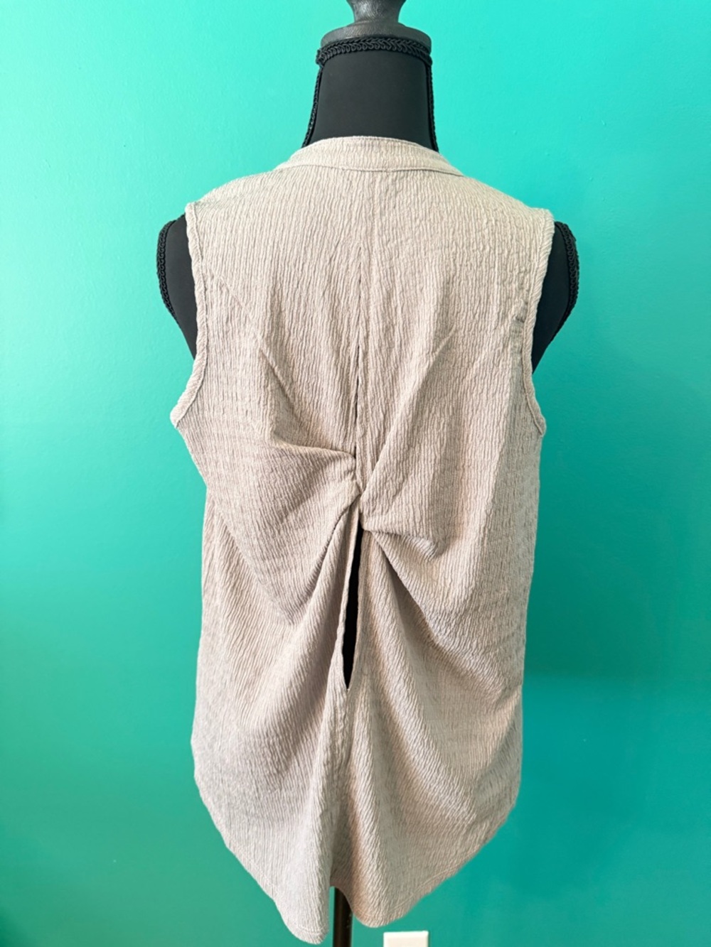 Buckle Grey Twist-Back Sleeveless Tank - Picture 3 of 11